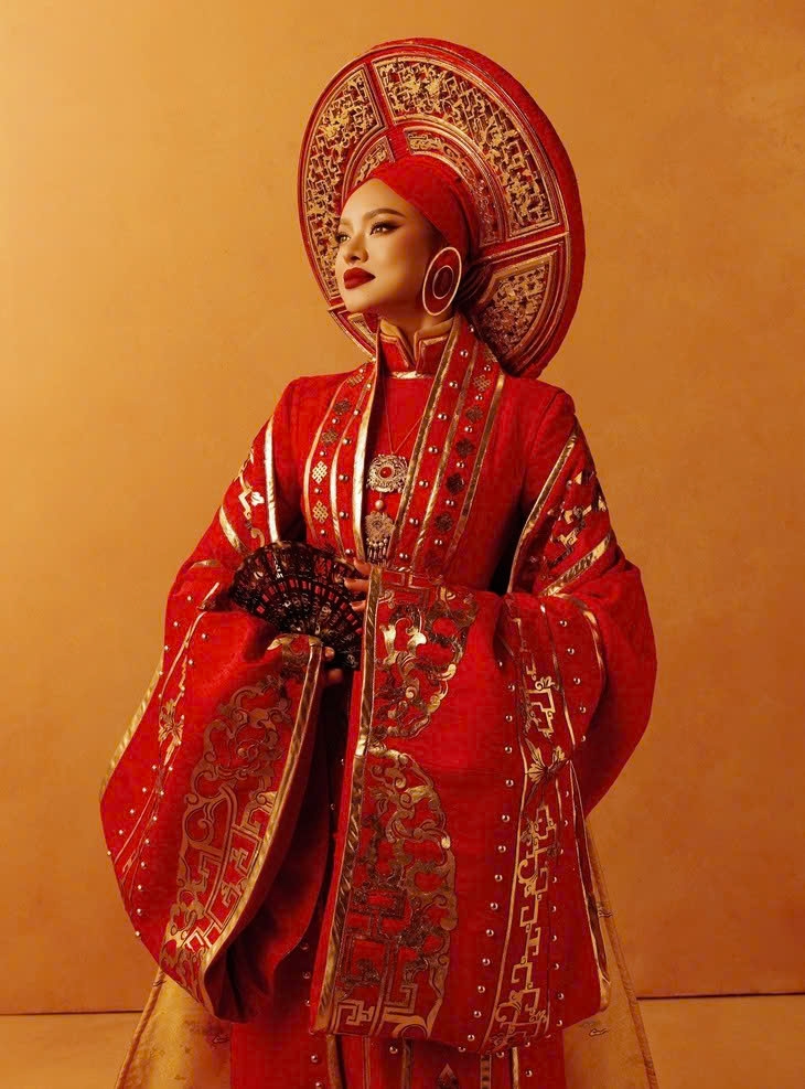Mai Ngo brings Empress Nam Phuong-inspired costume to Miss Charm 2025